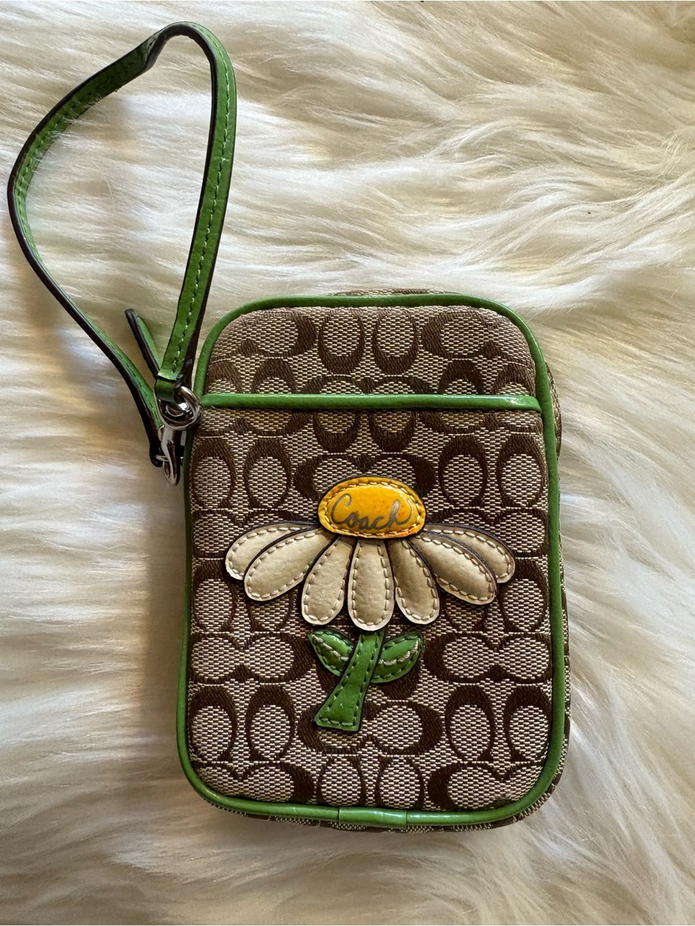 RARE VINTAGE COACH DAISY JACQUARD AND LEATHER CAMERA BAG WRISTLET